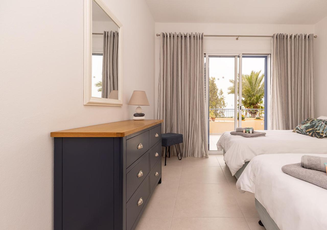 105 Kings Palace - Fabulous 2 Bed, 2 Bath, Large Patio With Garden - Sea Views Paphos Buitenkant foto